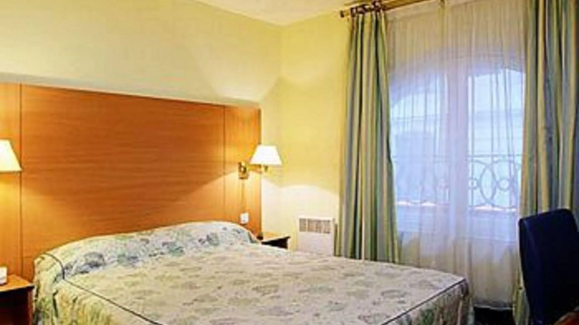Lautrec Opera Hotel Paris